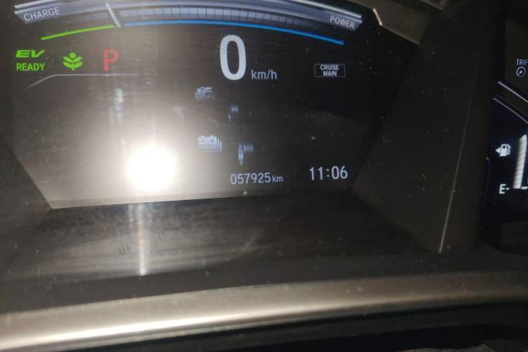 Used Honda CR-V 2017 Hybrid 2.0L Pure Drive Edition Odometer Close Up