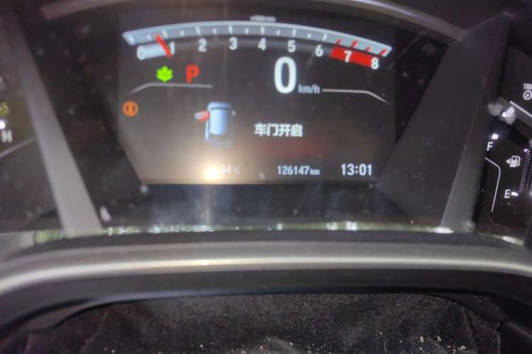 Used Honda CR-V 2017 240TURBO CVT Front-Wheel Drive Fashion Edition Odometer Close Up