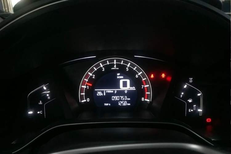 Used Honda CR-V 2017 240TURBO Manual Two-Wheel Drive Classic Edition Odometer Close Up