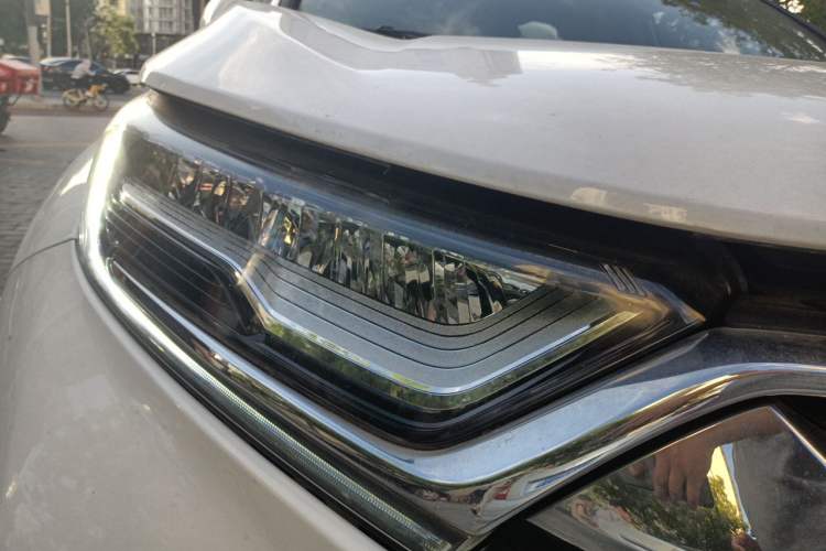 Used Honda CR-V 2017 Hybrid 2.0L Pure Drive Edition Right Front Headlight