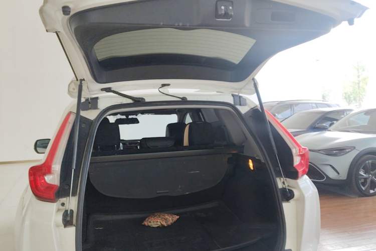 Used Honda CR-V 2017 240TURBO CVT 2WD Urban Edition Trunk