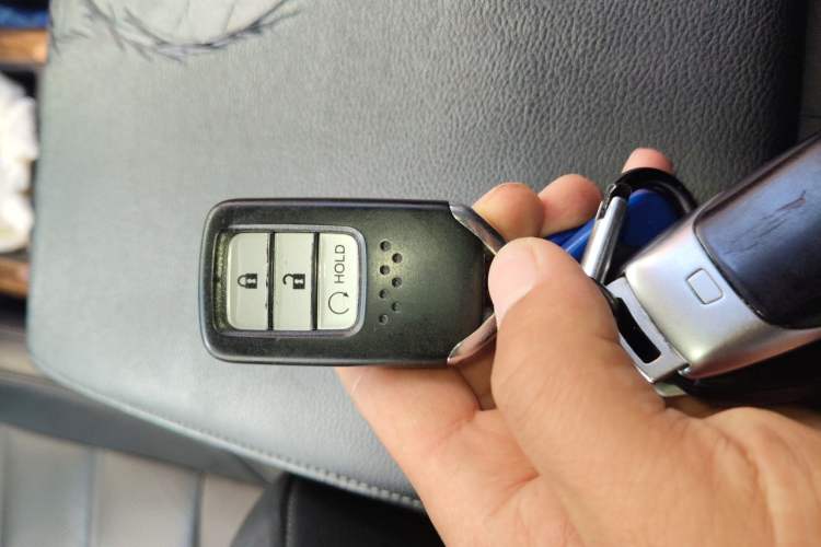 Used Honda CR-V 2017 240TURBO CVT Front-Wheel Drive Fashion Edition Vehicle Key