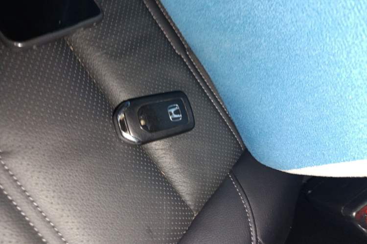 Used Honda CR-V 2017 240TURBO CVT Front-Wheel Drive Fashion Edition Vehicle Key