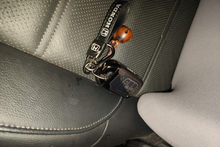Used Honda CR-V 2017 240TURBO CVT Front-Wheel Drive Fashion Edition Vehicle Key