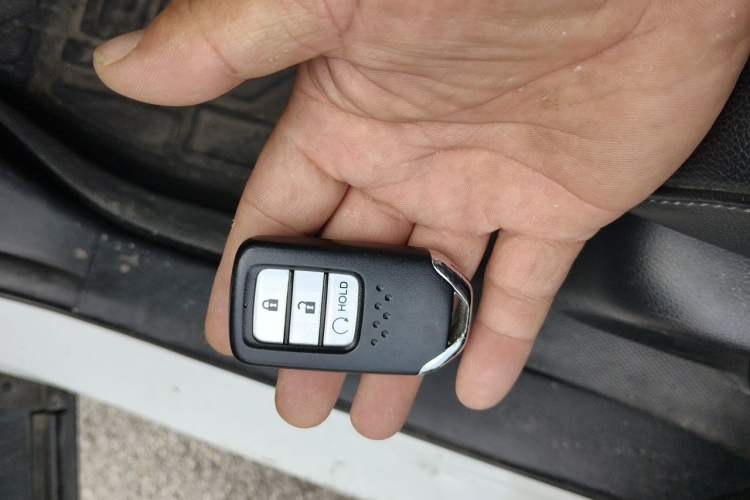 Used Honda CR-V 2017 240TURBO CVT Front-Wheel Drive Fashion Edition Vehicle Key