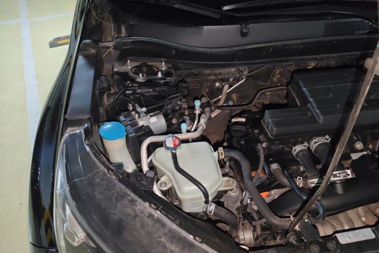 Used Honda CR-V 2018 240TURBO CVT 2WD Comfort Version Engine Bay Right