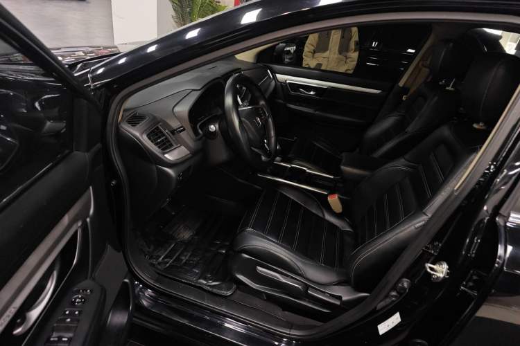 Used Honda CR-V 2018 240TURBO CVT 2WD Comfort Version Interior 3