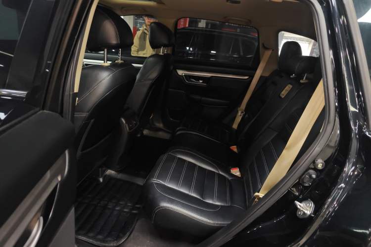 Used Honda CR-V 2018 240TURBO CVT 2WD Comfort Version Interior 4