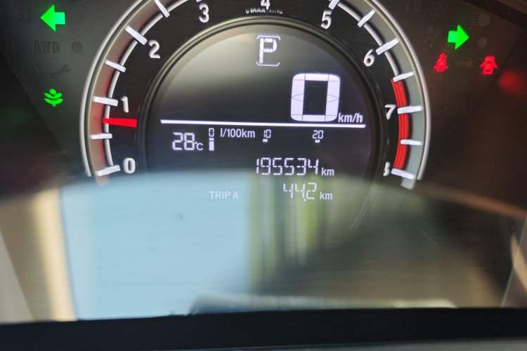 Used Honda CR-V 2018 240TURBO CVT 2WD Comfort Version Odometer Close Up