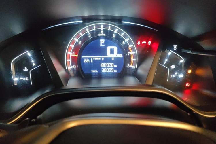 Used Honda CR-V 2018 240TURBO CVT 2WD Comfort Version Odometer Close Up