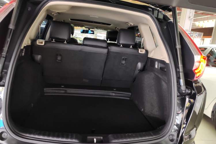 Used Honda CR-V 2018 240TURBO CVT 2WD Comfort Version Trunk