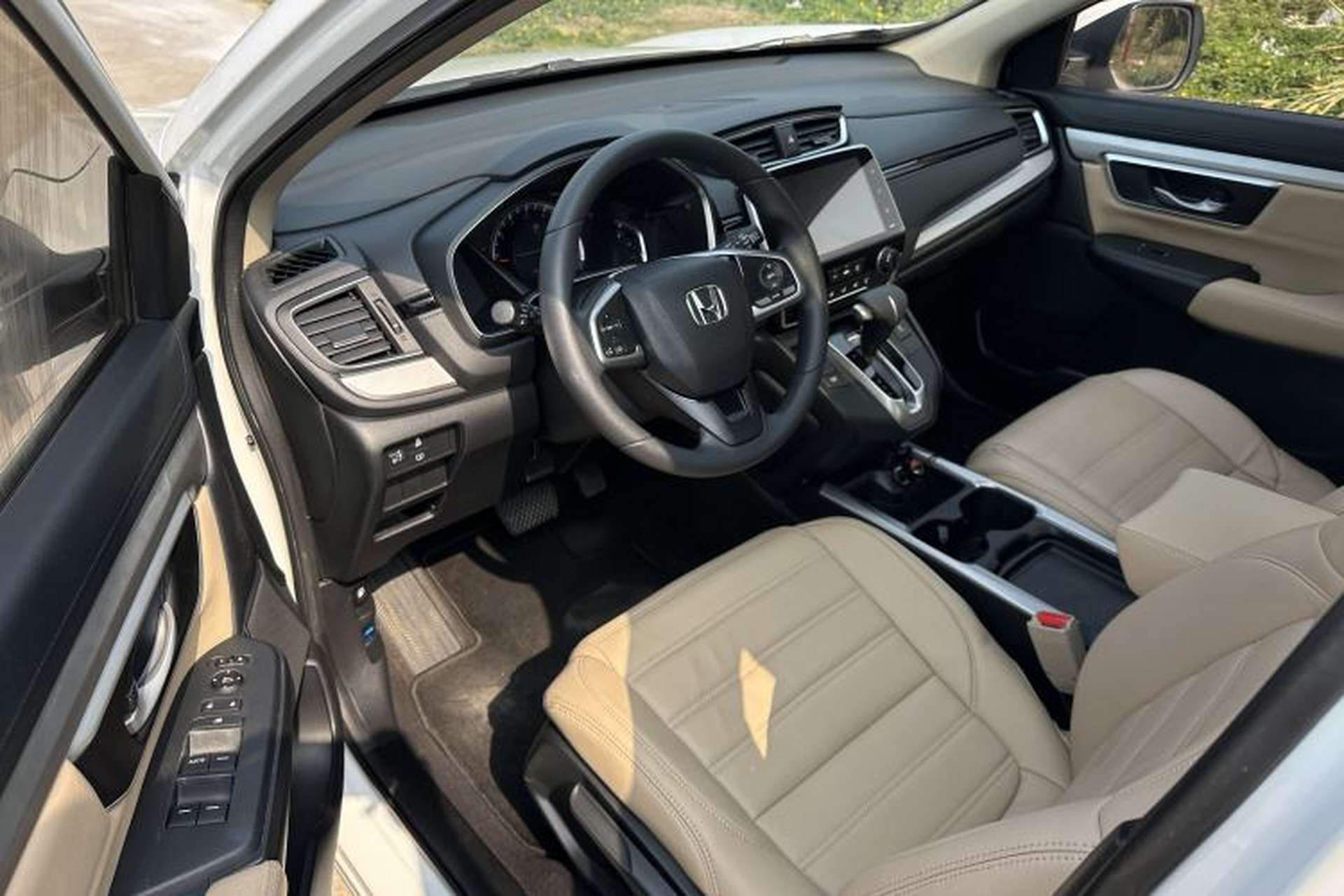 Used Honda CR-V 2018 240TURBO CVT 2WD Comfort Version Interior 2