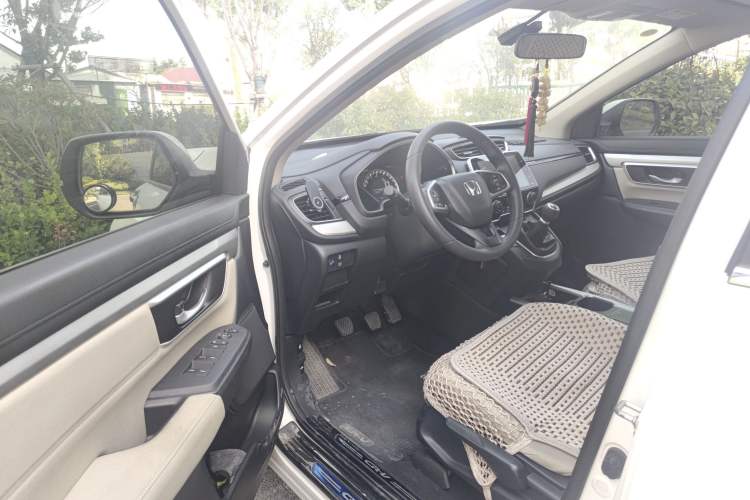 Used Honda CR-V 2018 240TURBO Manual Two-Wheel Drive Classic Edition Interior 3