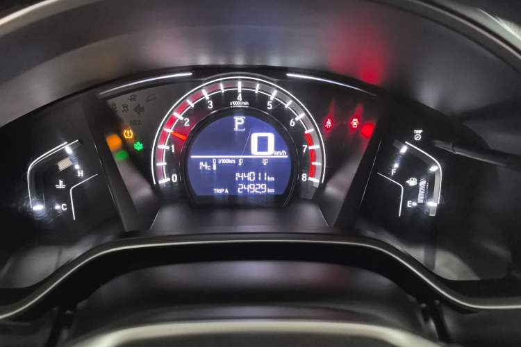 Used Honda CR-V 2018 240TURBO CVT 2WD Comfort Version Odometer Close Up