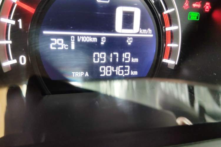 Used Honda CR-V 2018 240TURBO CVT 2WD Comfort Version Odometer Close Up