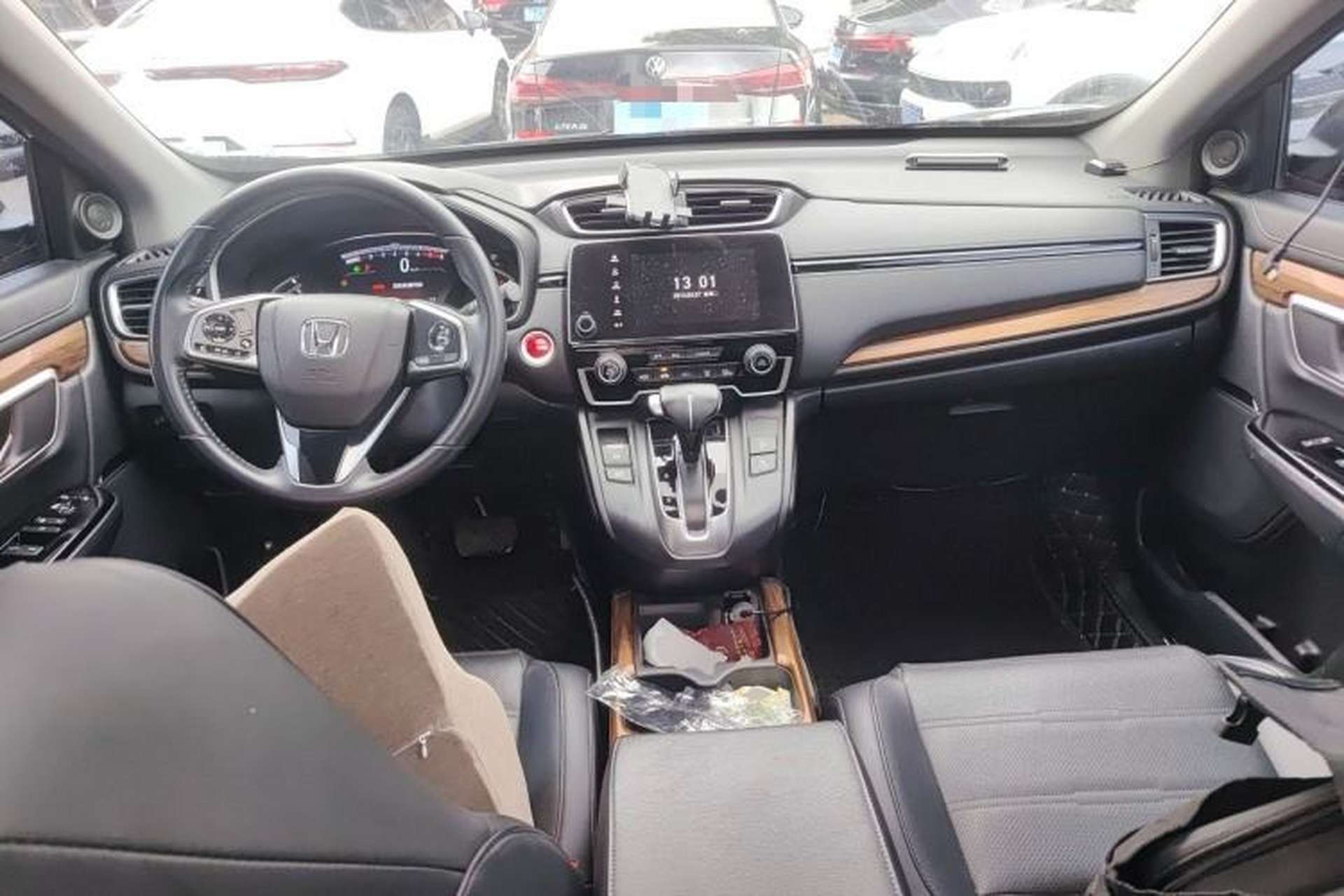 Used Honda CR-V 2019 240TURBO CVT 2WD Fashion Edition China V Center Console