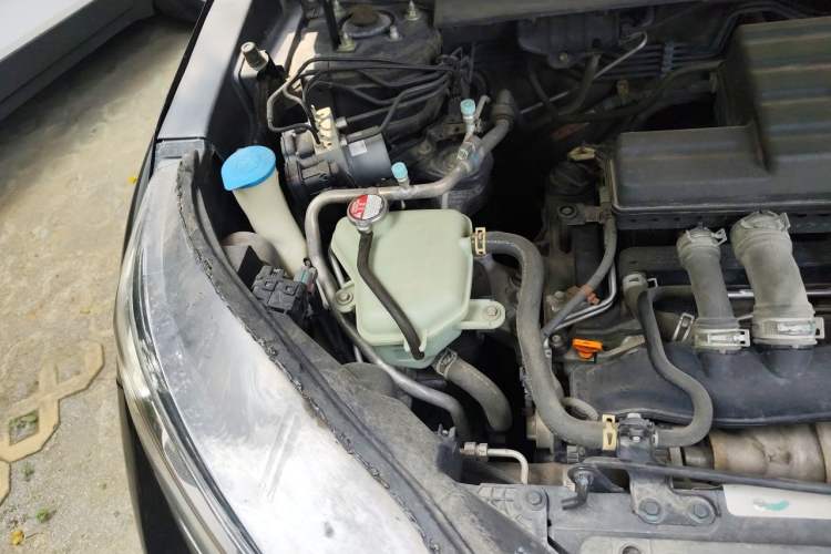 Used Honda CR-V 2019 240TURBO CVT 2WD Comfort Version China VI Emission Standard Engine Bay Right
