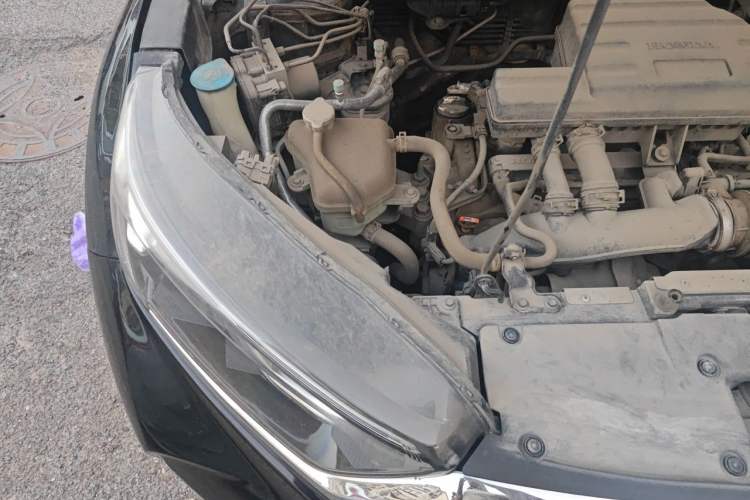 Used Honda CR-V 2019 240TURBO CVT 2WD Comfort Version China VI Emission Standard Engine Bay Right
