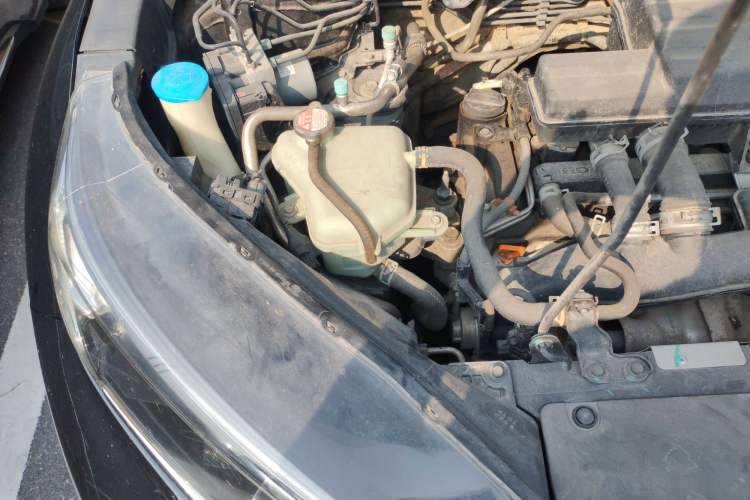 Used Honda CR-V 2019 240TURBO CVT 2WD Comfort Version China VI Emission Standard Engine Bay Right
