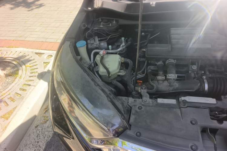 Used Honda CR-V 2019 240TURBO CVT 2WD Fashion Edition China VI Engine Bay Right