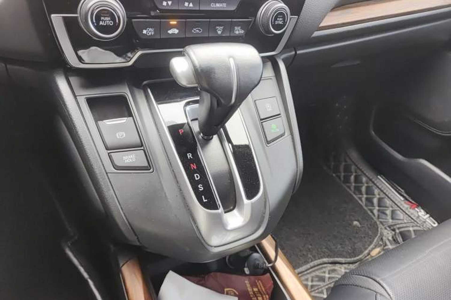 Used Honda CR-V 2019 240TURBO CVT 2WD Fashion Edition China V Gear Lever