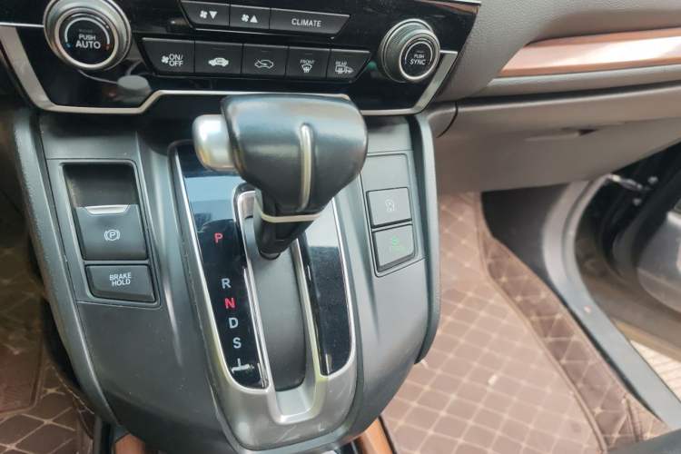 Used Honda CR-V 2019 240TURBO CVT 2WD Fashion Edition China V Gear Lever
