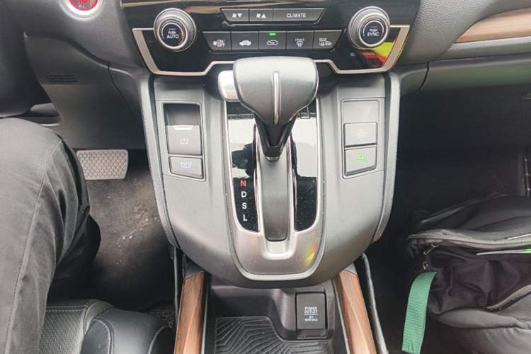 Used Honda CR-V 2019 240TURBO CVT 2WD Fashion Edition China V Gear Lever