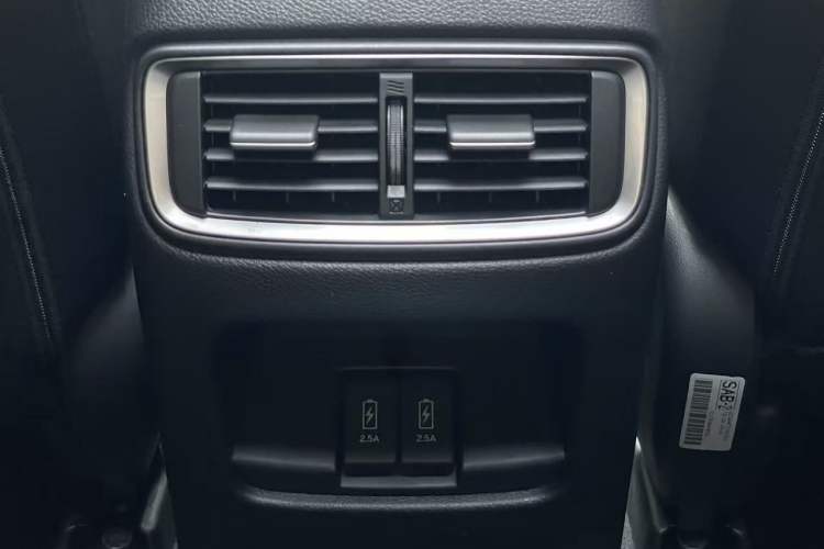 Used Honda CR-V 2019 Brilliant Edition Plus 240TURBO CVT Two-Wheel Drive Fashion Version China VI Emission Standard Interior 3