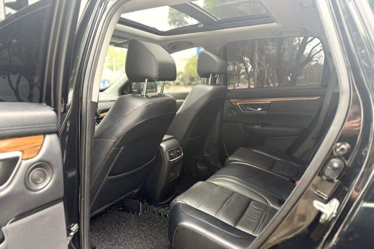 Used Honda CR-V 2019 240TURBO CVT 2WD Fashion Edition China V Interior 3