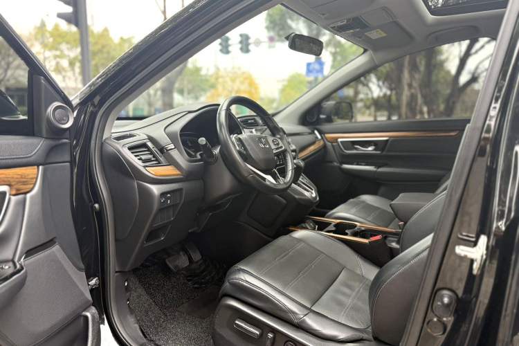 Used Honda CR-V 2019 240TURBO CVT 2WD Fashion Edition China V Interior 4