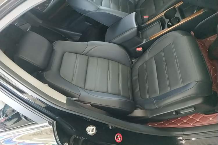 Used Honda CR-V 2019 240TURBO CVT 2WD Fashion Edition China V Right Front Seat