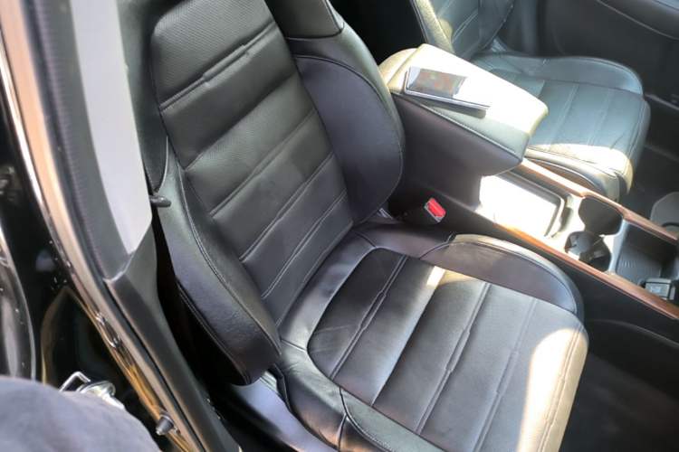 Used Honda CR-V 2019 240TURBO CVT 2WD Fashion Edition China V Right Front Seat