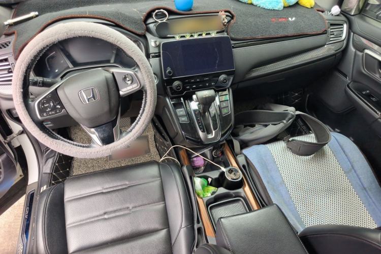 Used Honda CR-V 2019 240TURBO CVT 2WD Fashion Edition China V Center Console