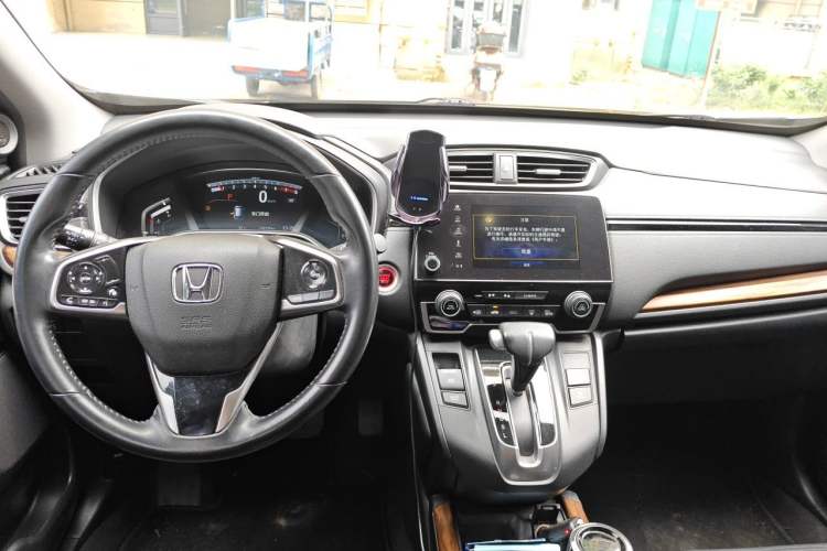 Used Honda CR-V 2019 Brilliant Edition Plus 240TURBO CVT Two-Wheel Drive Fashion Version China VI Emission Standard Center Console