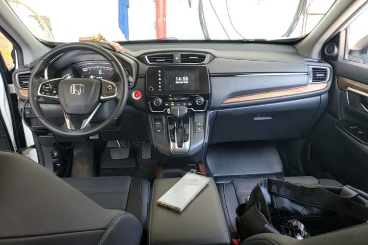 Used Honda CR-V 2019 Brilliant Edition Plus 240TURBO CVT Two-Wheel Drive Fashion Version China VI Emission Standard Center Console