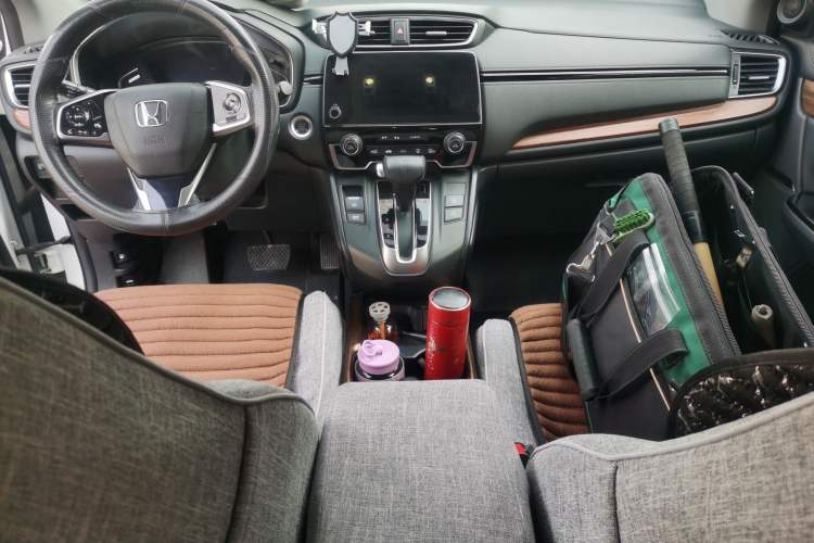 Used Honda CR-V 2019 240TURBO CVT 2WD Fashion Edition China V Center Console