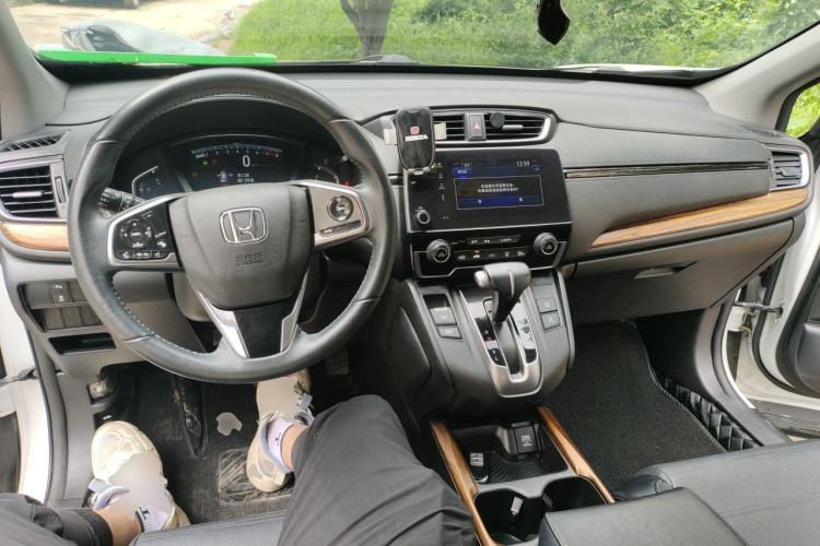 Used Honda CR-V 2019 Brilliant Edition Plus 240TURBO CVT Two-Wheel Drive Fashion Version China VI Emission Standard Center Console