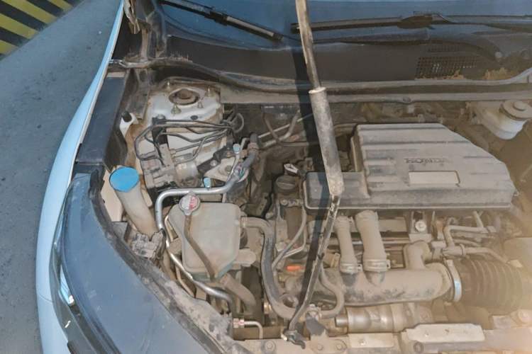 Used Honda CR-V 2019 240TURBO CVT 2WD Comfort Version China VI Emission Standard Engine Bay Right