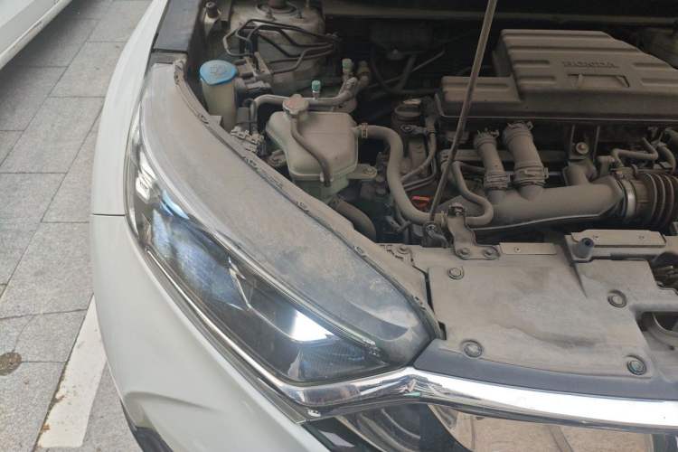Used Honda CR-V 2019 240TURBO CVT 2WD Comfort Version China VI Emission Standard Engine Bay Right