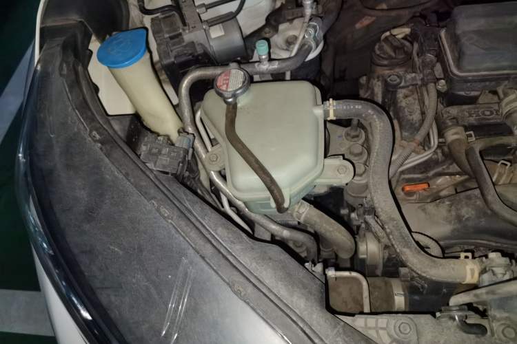 Used Honda CR-V 2019 240TURBO CVT 2WD Comfort Version China VI Emission Standard Engine Bay Right