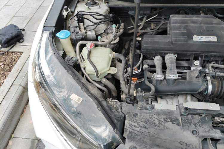 Used Honda CR-V 2019 240TURBO CVT 2WD Comfort Version China VI Emission Standard Engine Bay Right