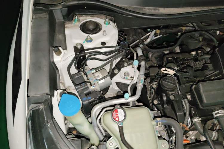 Used Honda CR-V 2019 240TURBO CVT 2WD Comfort Version China VI Emission Standard Engine Bay Right