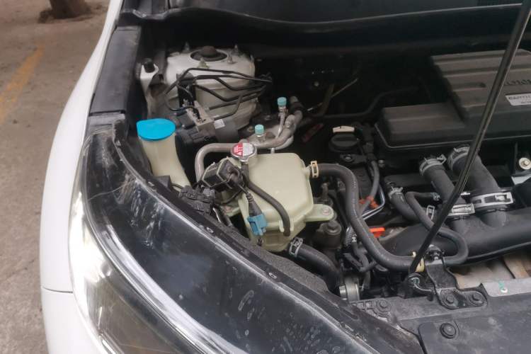 Used Honda CR-V 2019 240TURBO CVT 2WD Comfort Version China VI Emission Standard Engine Bay Right