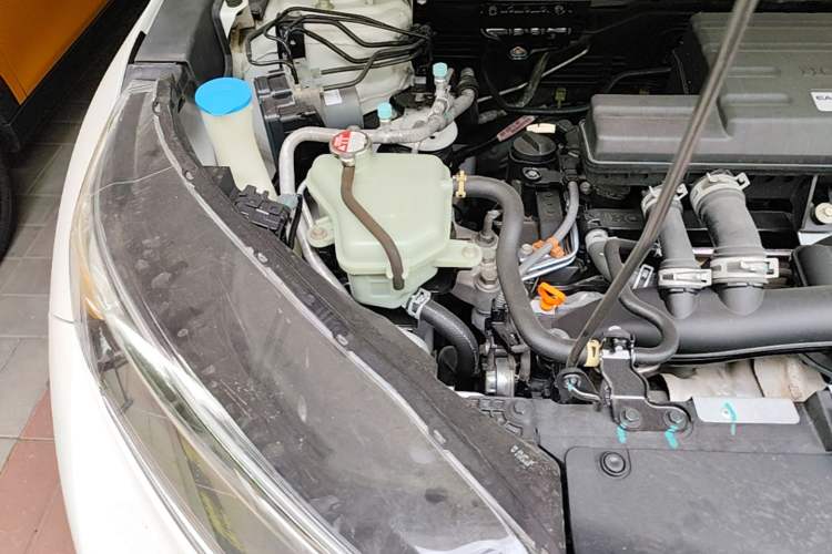 Used Honda CR-V 2019 240TURBO CVT 2WD Comfort Version China VI Emission Standard Engine Bay Right