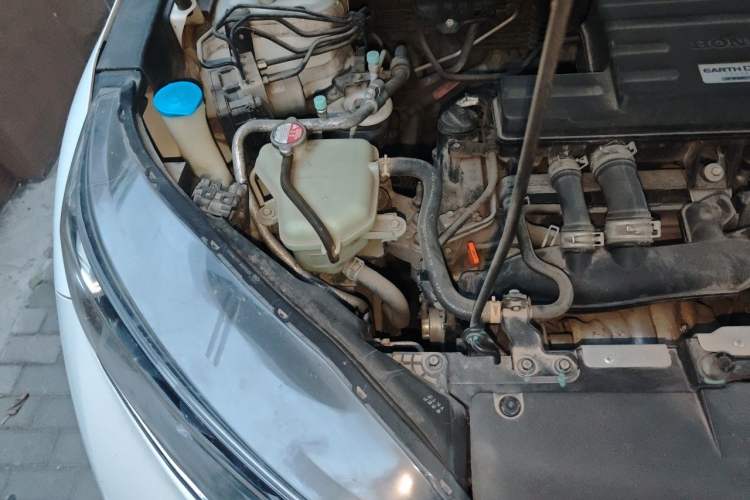 Used Honda CR-V 2019 240TURBO CVT 2WD Comfort Version China VI Emission Standard Engine Bay Right