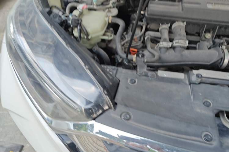 Used Honda CR-V 2019 240TURBO CVT 2WD Comfort Version China VI Emission Standard Engine Bay Right