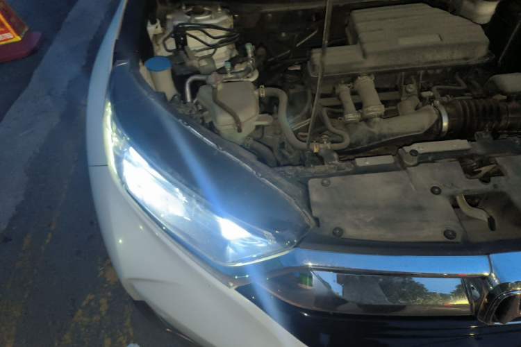 Used Honda CR-V 2019 240TURBO CVT 2WD Comfort Version China VI Emission Standard Engine Bay Right