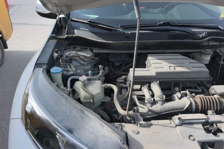 Used Honda CR-V 2019 240TURBO CVT 2WD Comfort Version China VI Emission Standard Engine Bay Right