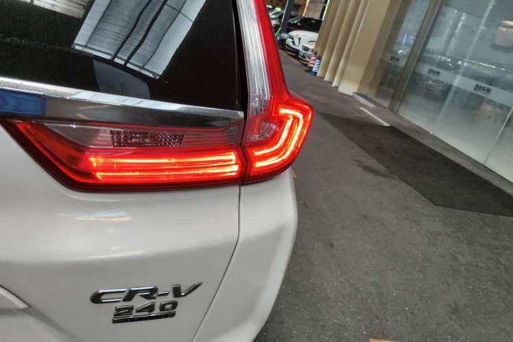 Used Honda CR-V 2019 240TURBO CVT 2WD Fashion Edition China V Exterior 3