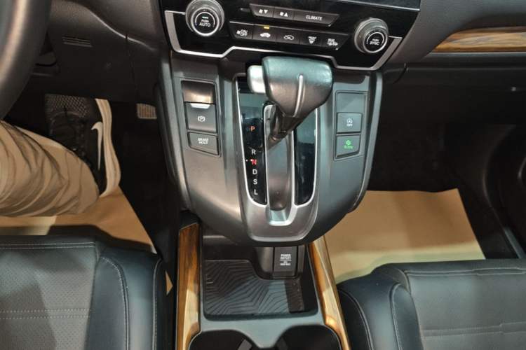 Used Honda CR-V 2019 240TURBO CVT 2WD Fashion Edition China V Gear Lever